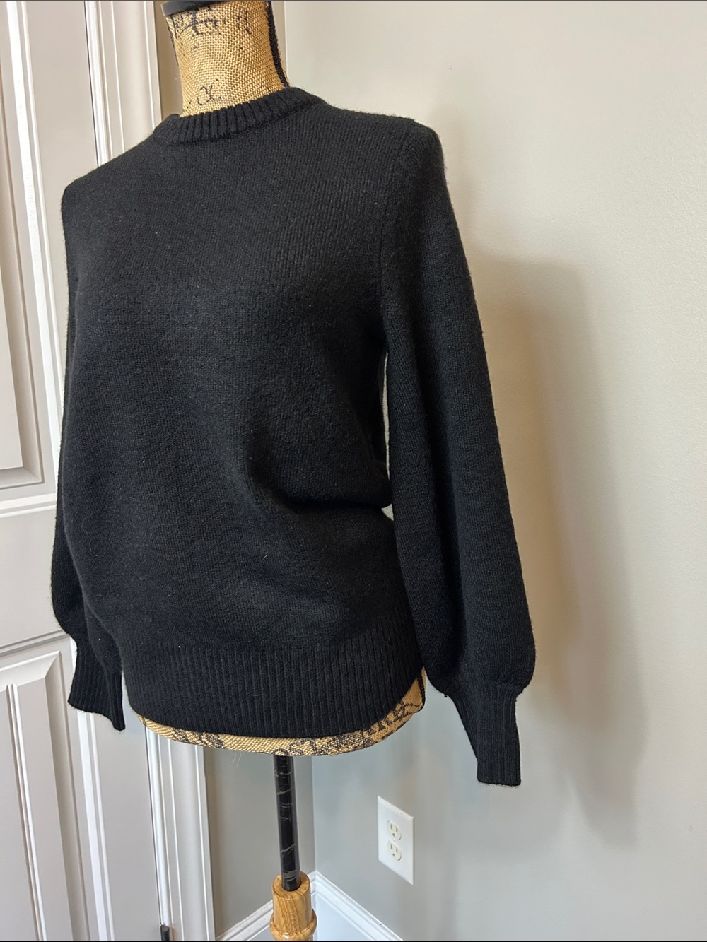 NWT Crown & Ivy black sweater small - Picture 4 of 13